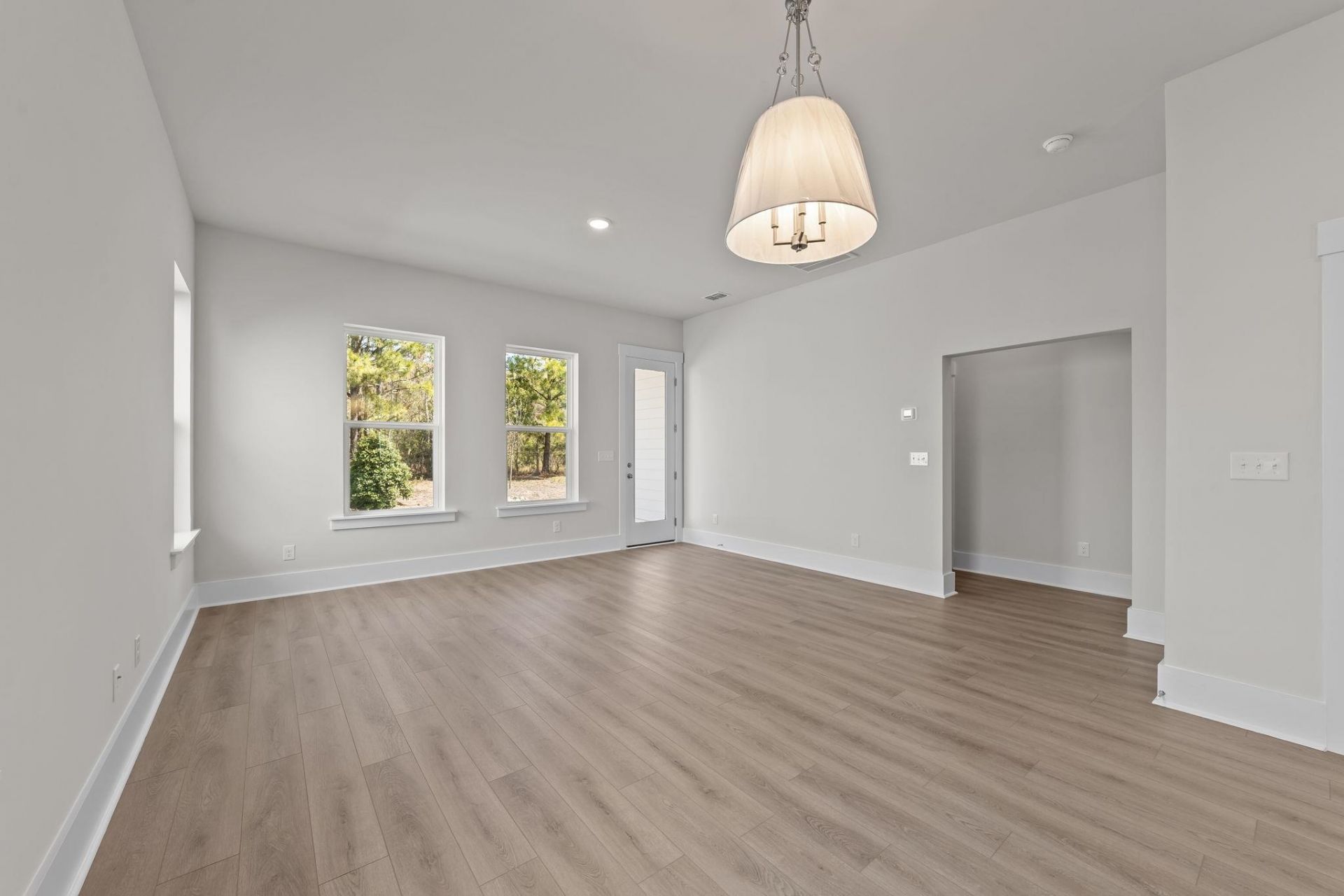 552 Waters Edge Dr.  Photo 13