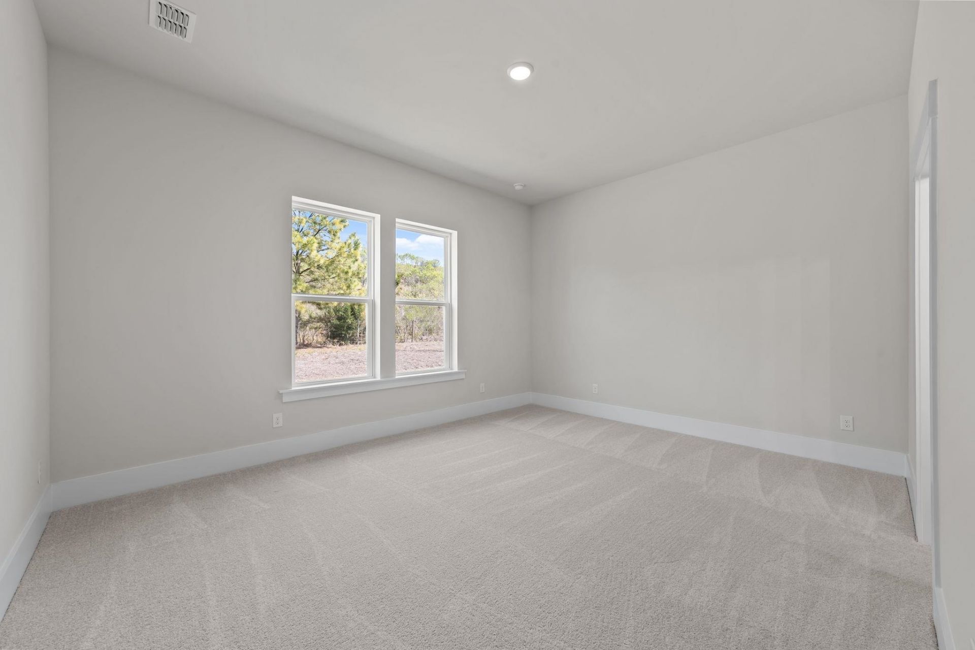 552 Waters Edge Dr.  Photo 17