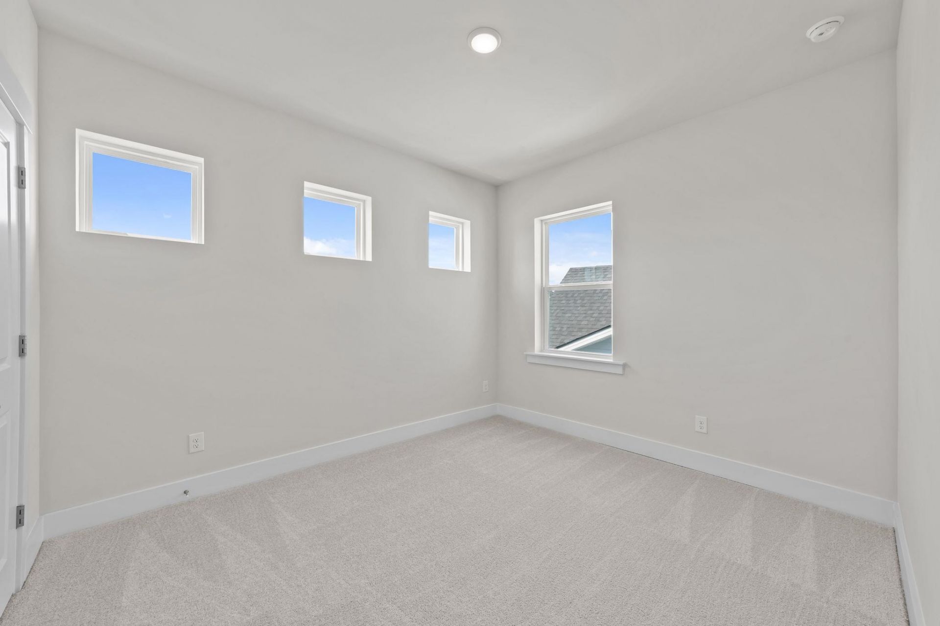 552 Waters Edge Dr.  Photo 21
