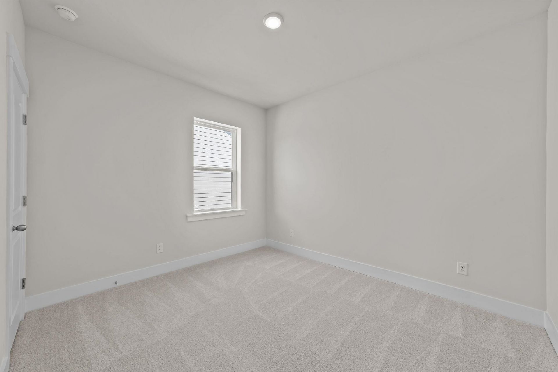 552 Waters Edge Dr.  Photo 22