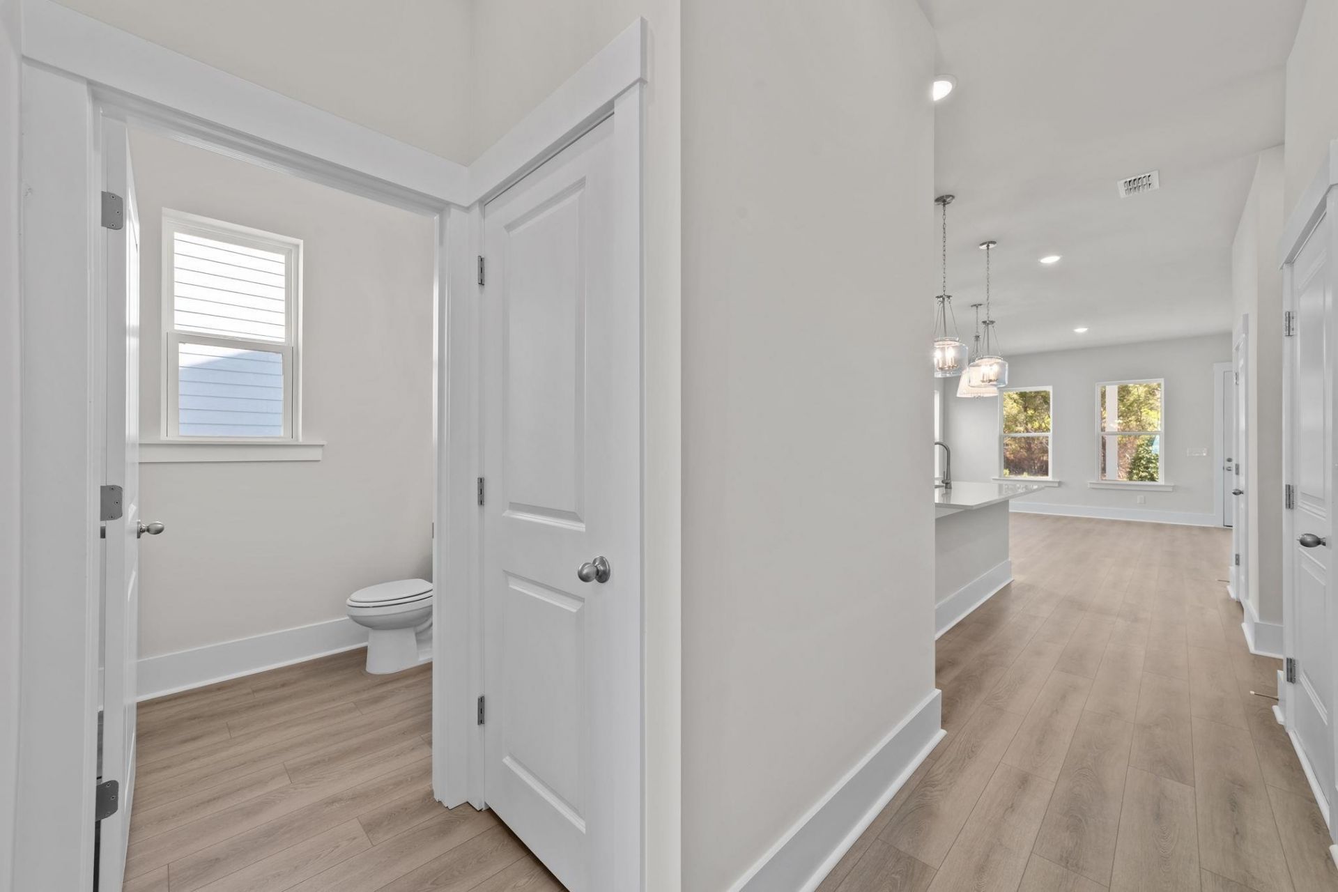 552 Waters Edge Dr.  Photo 6