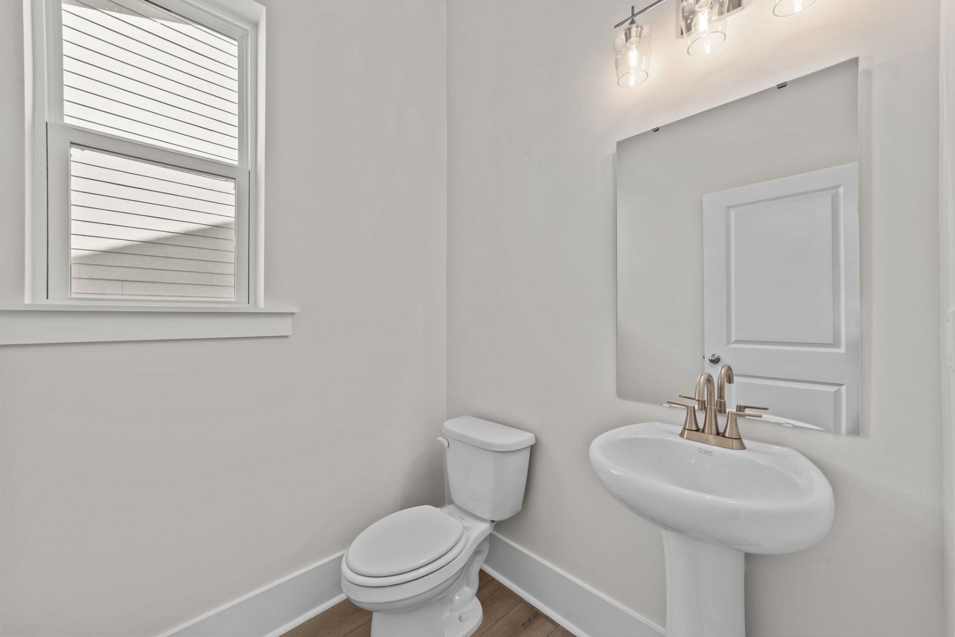 552 Waters Edge Dr.  Photo 7