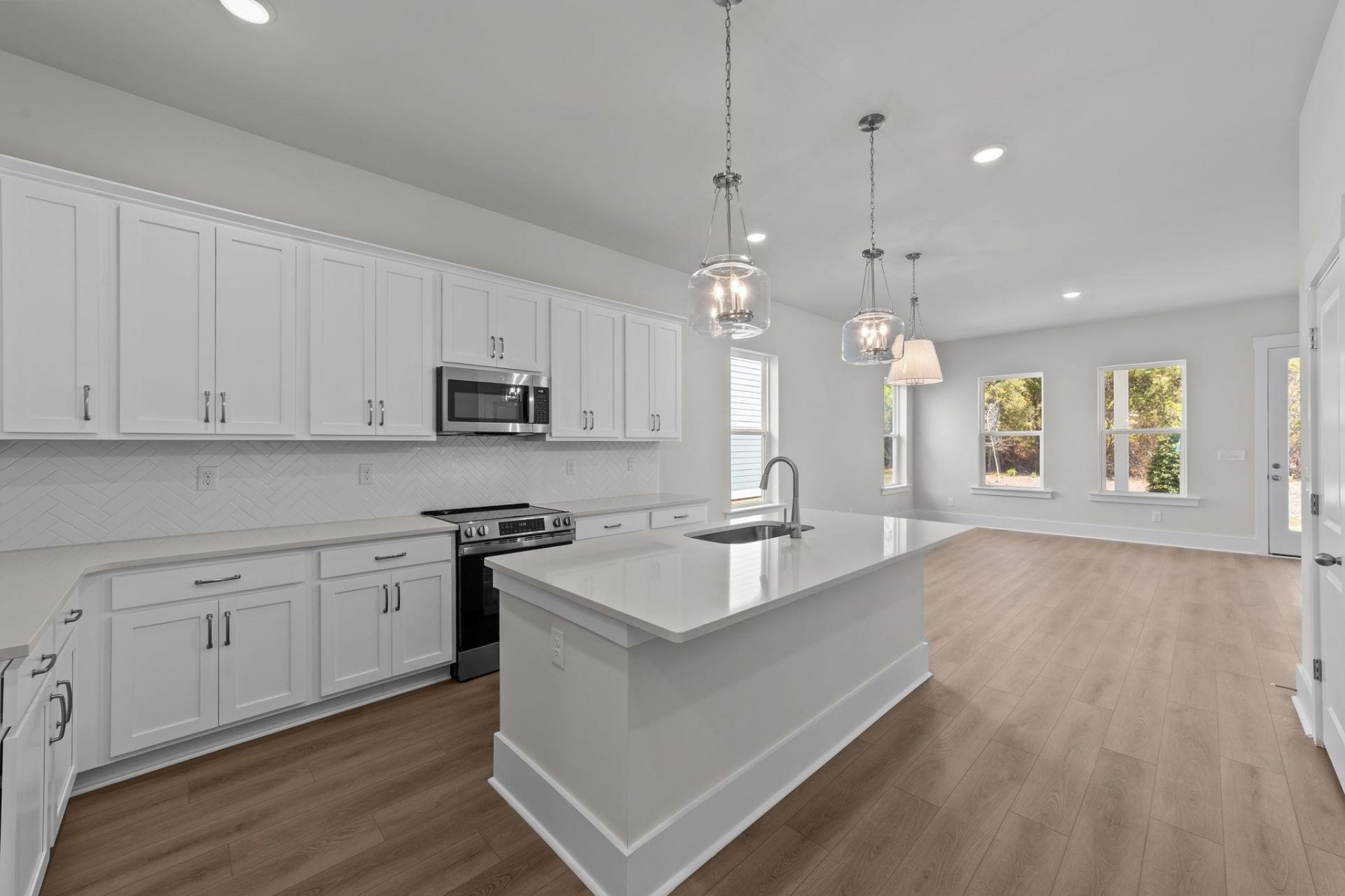 552 Waters Edge Dr.  Photo 8