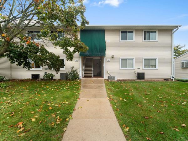 1849 Parknoll Ln, Port Washington, WI 53074