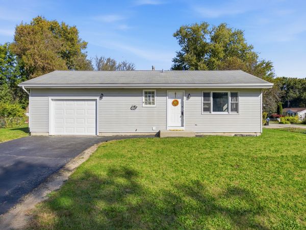 7902 E Maplewood Drive , Wonder Lake, IL 60097