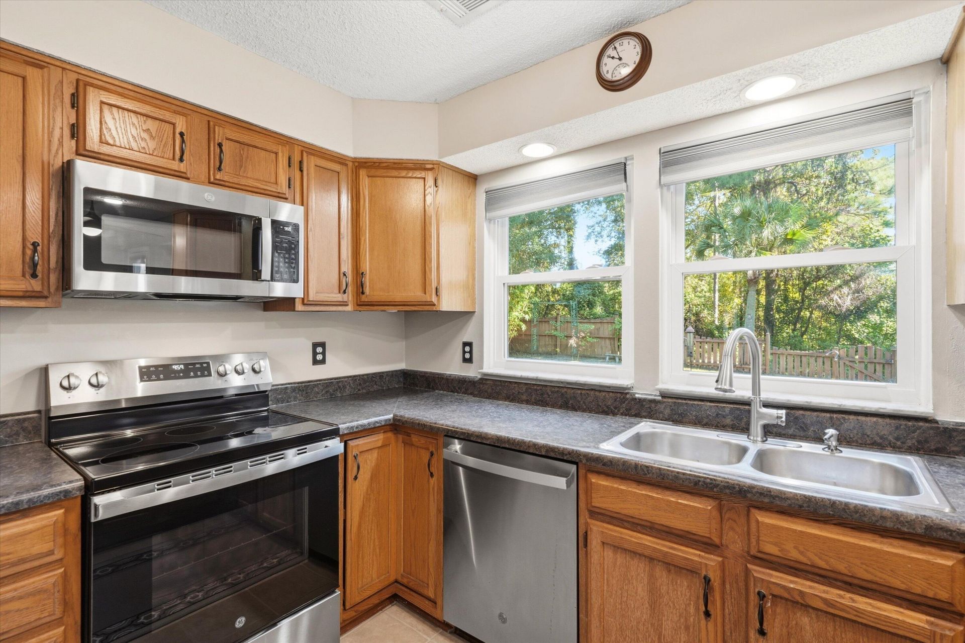 1406 Diamond Boulevard Photo 10