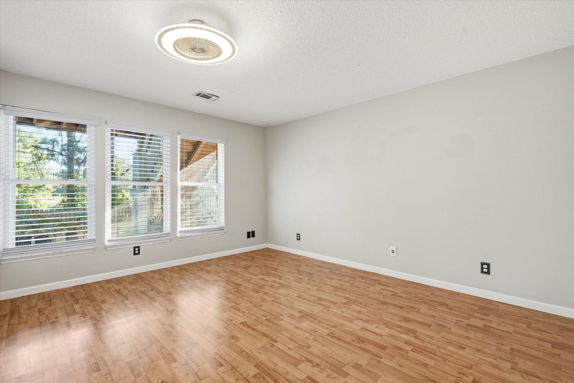 1406 Diamond Boulevard Photo 15