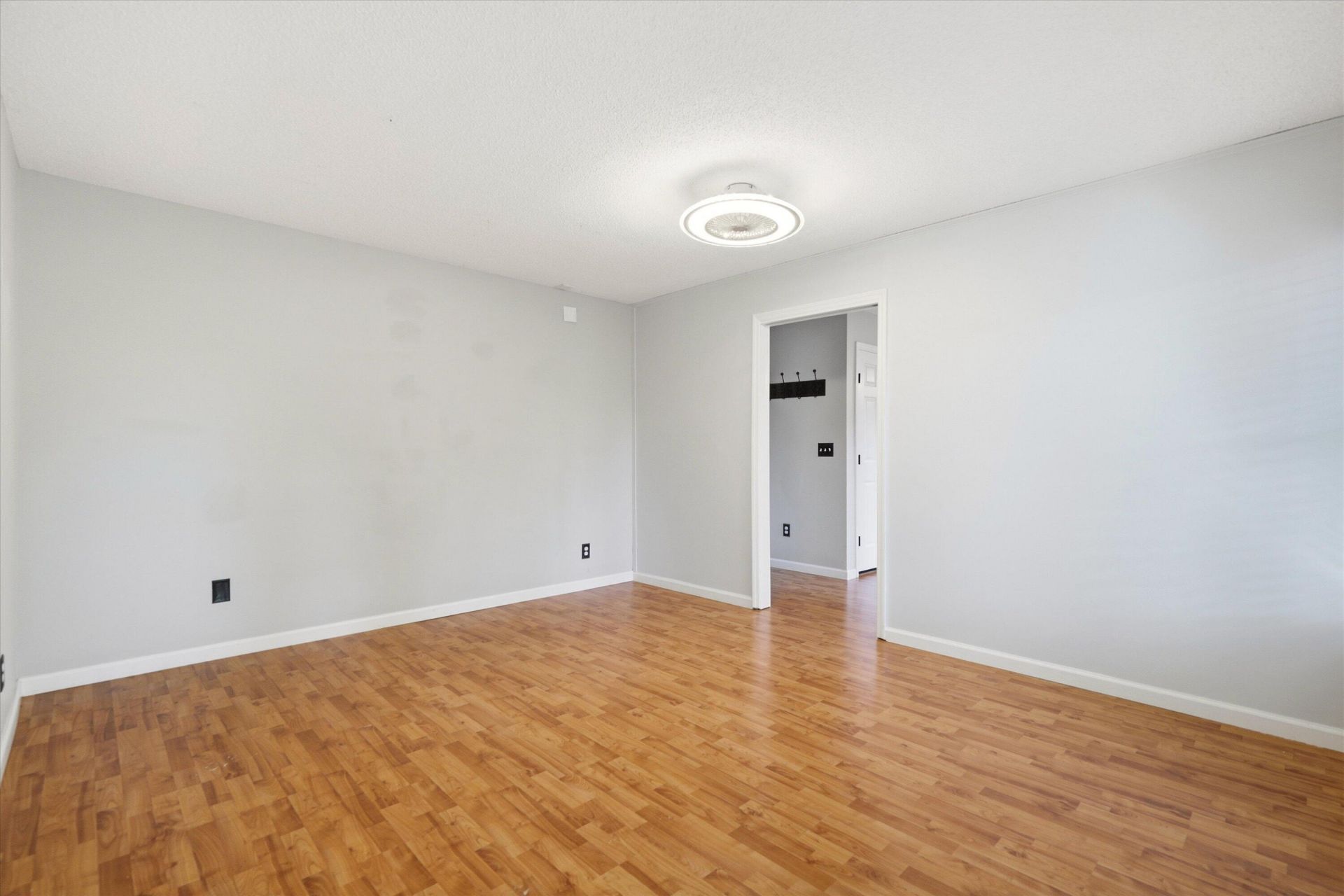 1406 Diamond Boulevard Photo 16