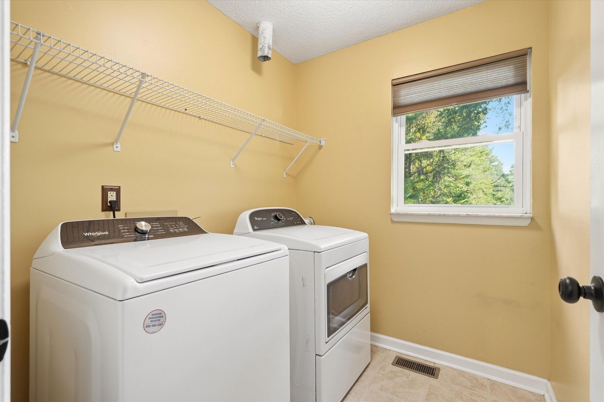 1406 Diamond Boulevard Photo 18