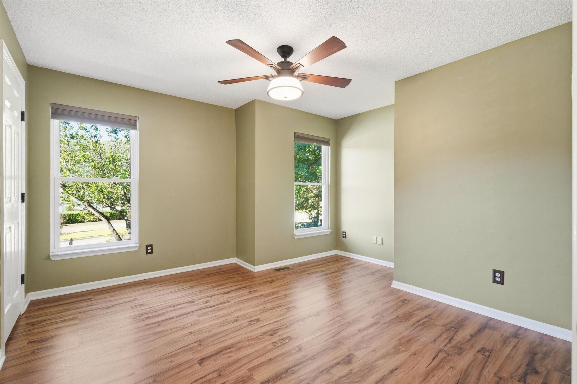1406 Diamond Boulevard Photo 19