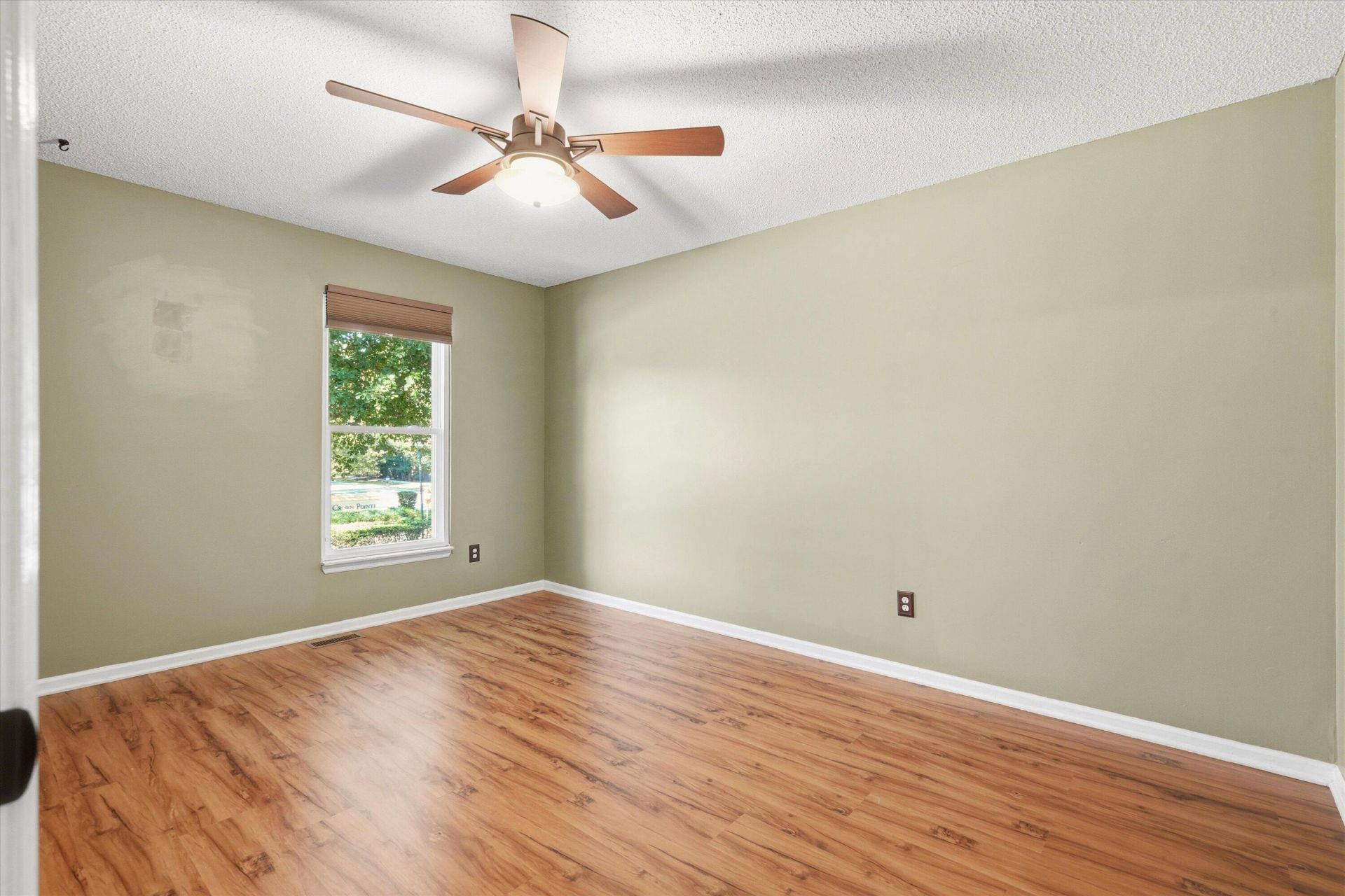 1406 Diamond Boulevard Photo 21