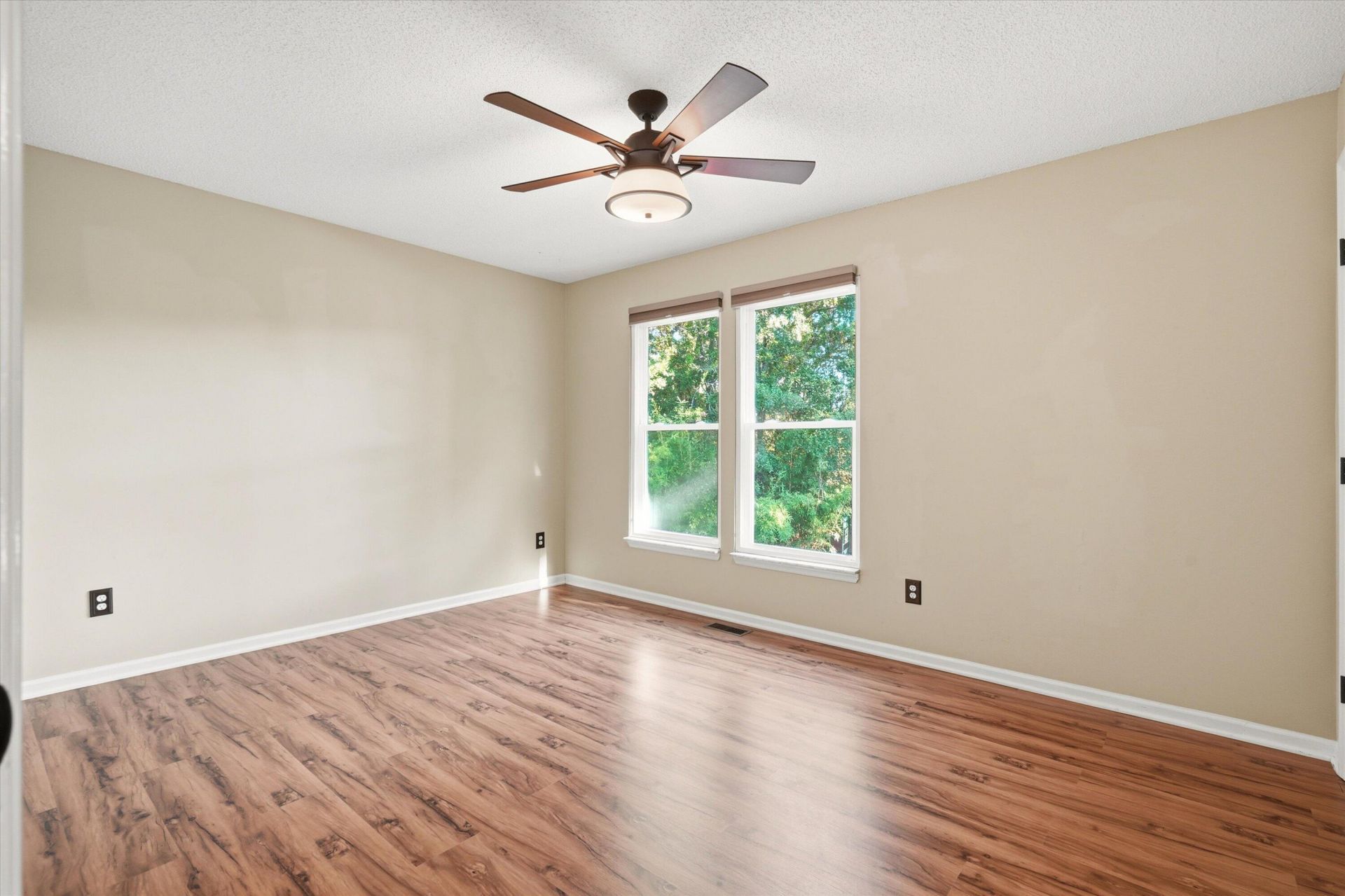 1406 Diamond Boulevard Photo 23