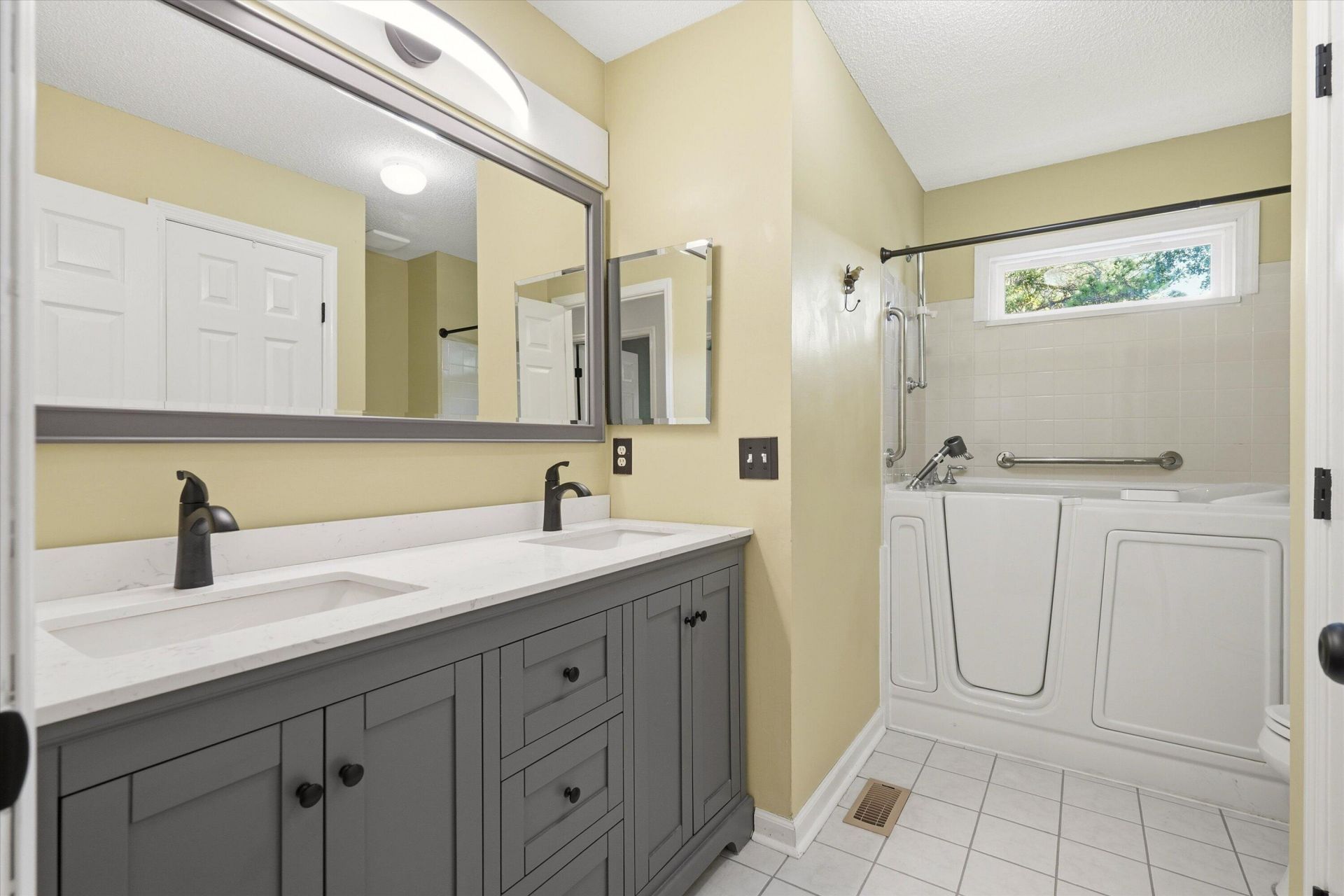 1406 Diamond Boulevard Photo 25
