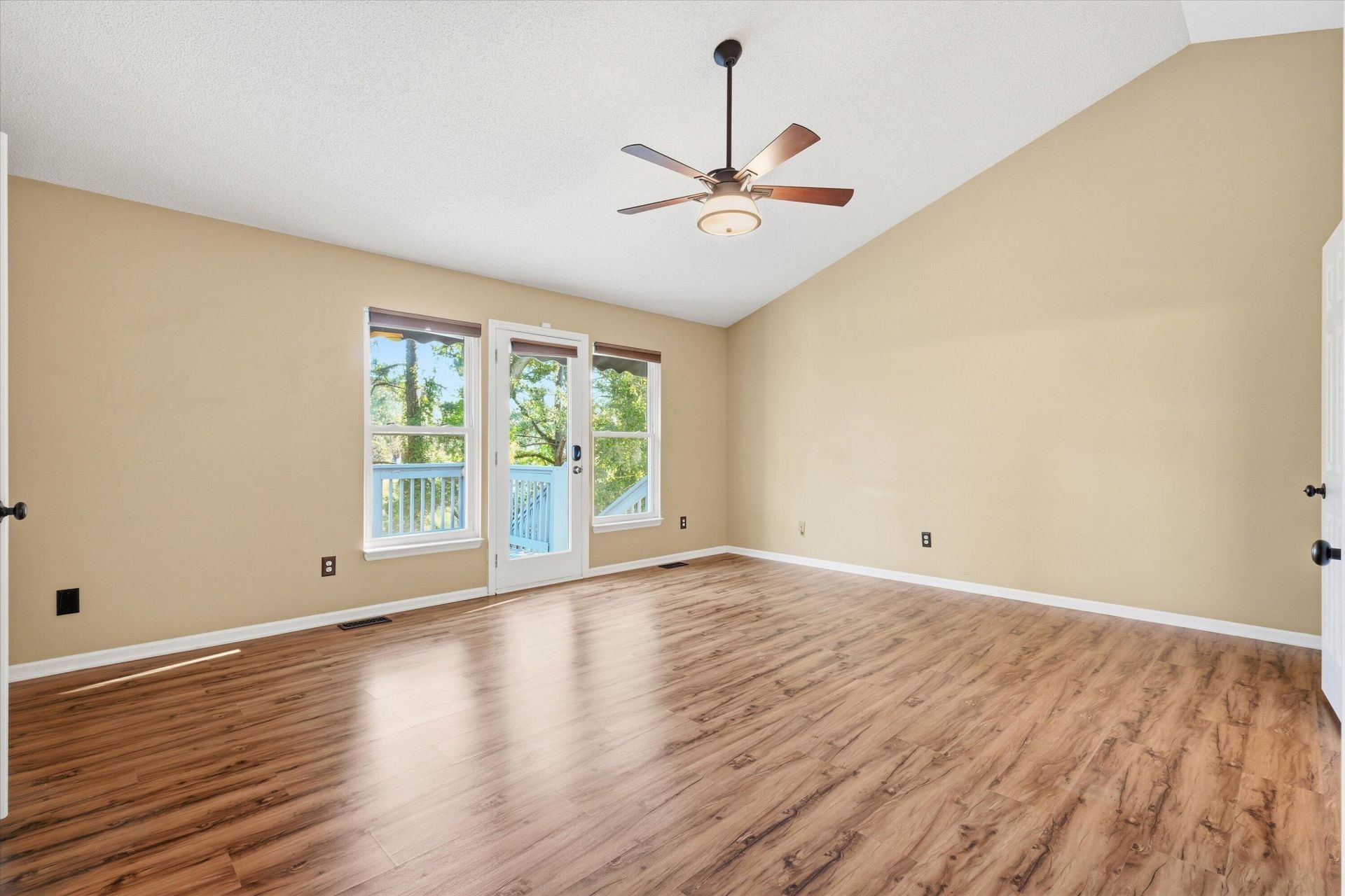 1406 Diamond Boulevard Photo 27