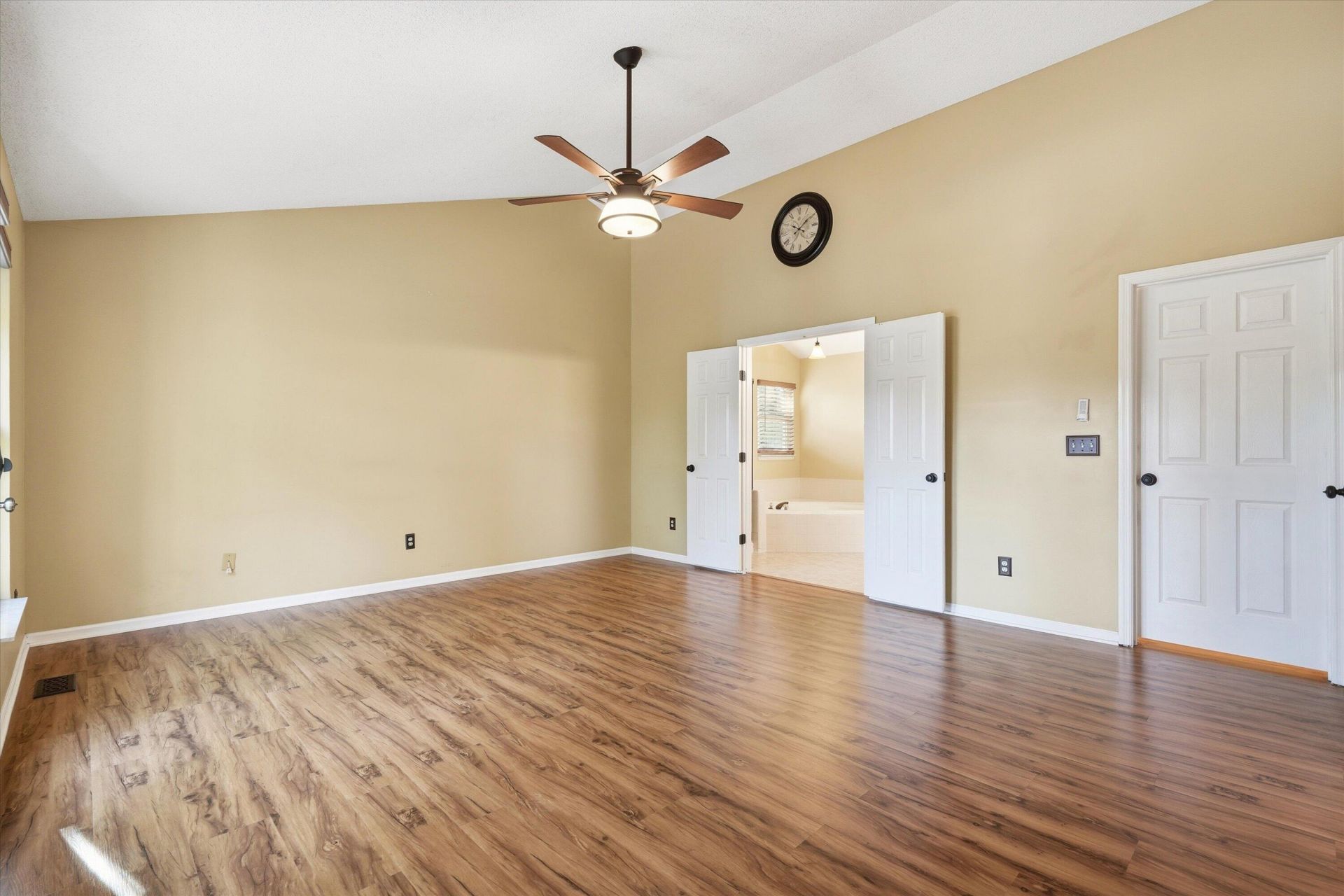 1406 Diamond Boulevard Photo 28