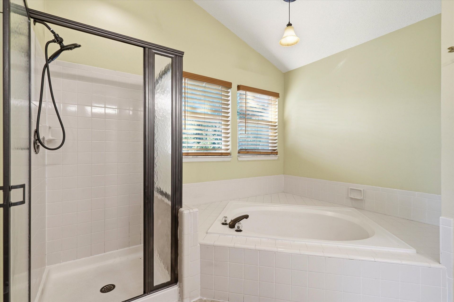 1406 Diamond Boulevard Photo 32
