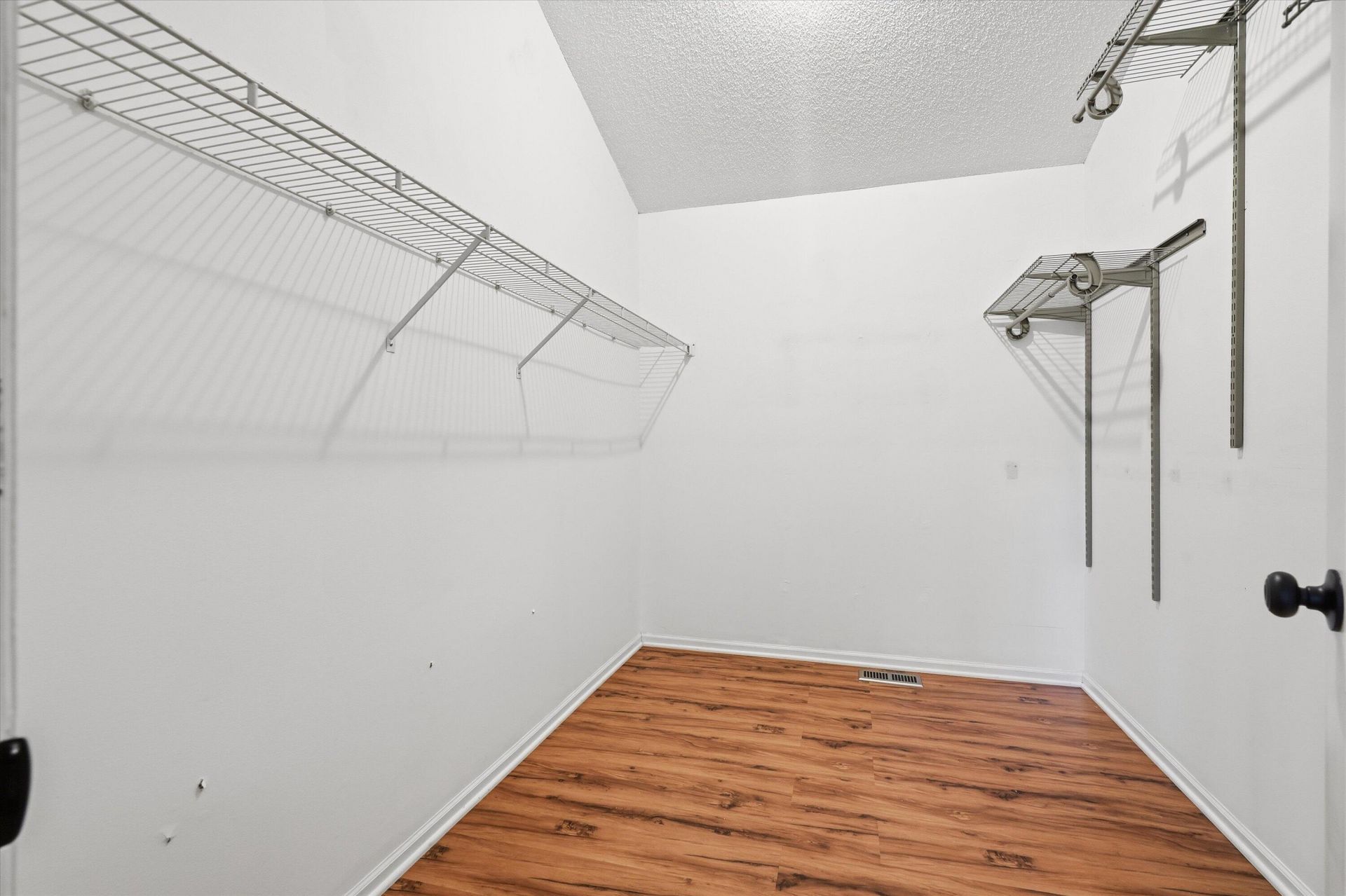 1406 Diamond Boulevard Photo 33