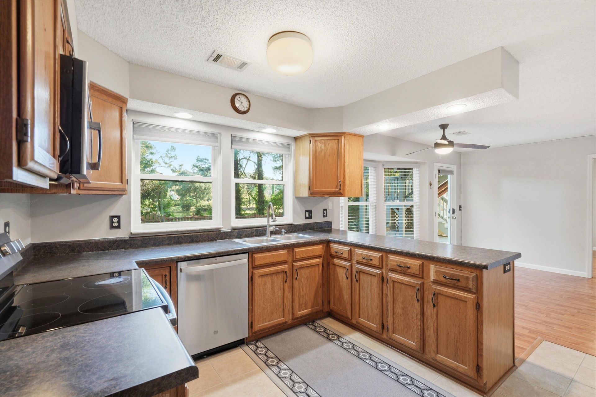 1406 Diamond Boulevard Photo 8