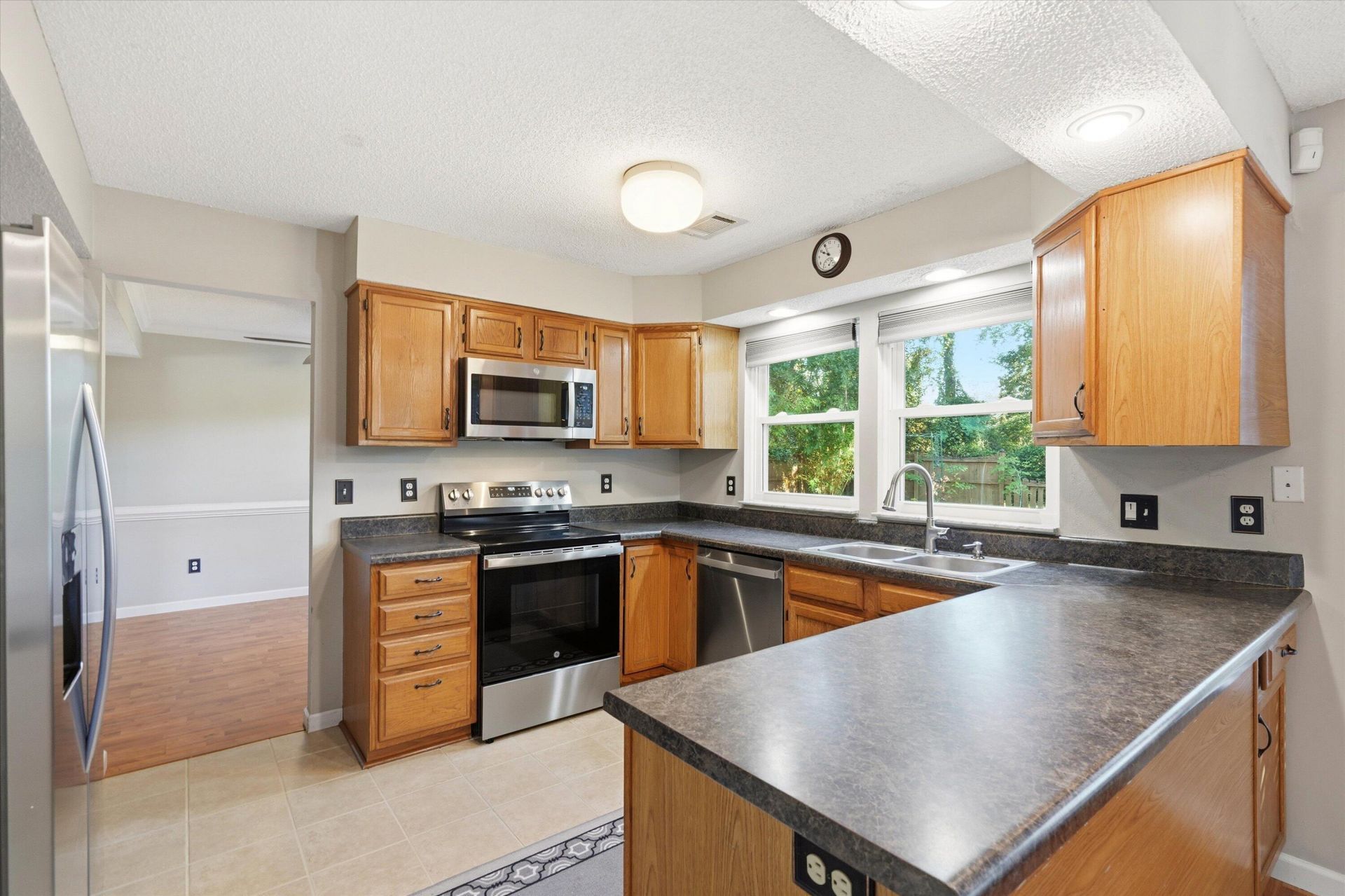 1406 Diamond Boulevard Photo 9
