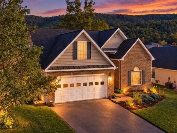 4307 Faircrest LN , Roanoke, VA 24018