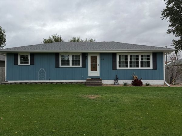 23 Drake Dr , Palo, IA 52324