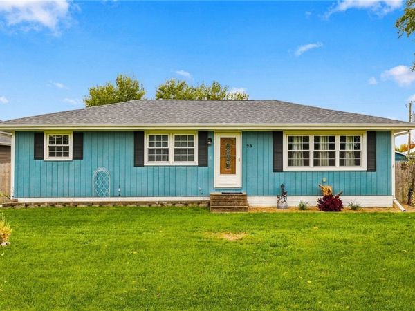 23 Drake Dr , Palo, IA 52324