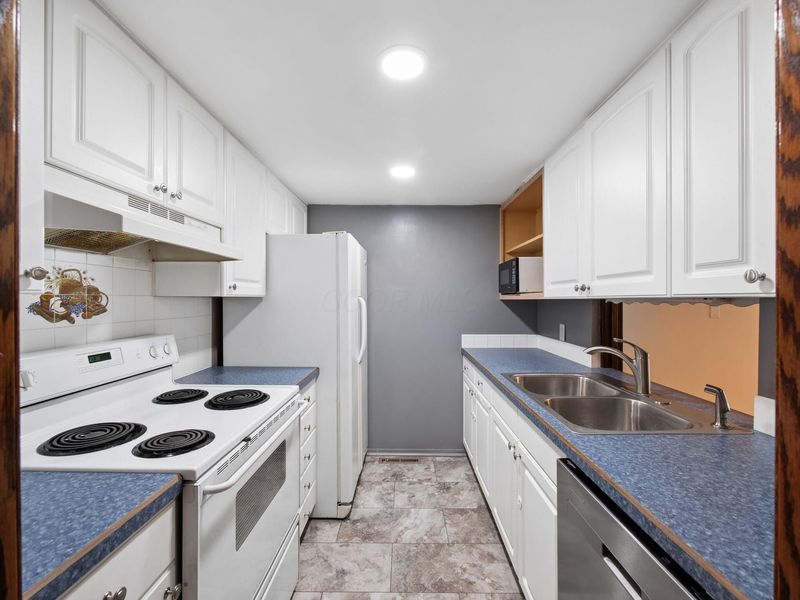 144 W Ticonderoga Drive, Unit E, Westerville, OH 43081 Photo 7