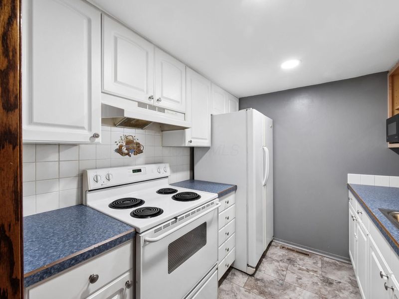 144 W Ticonderoga Drive, Unit E, Westerville, OH 43081 Photo 8
