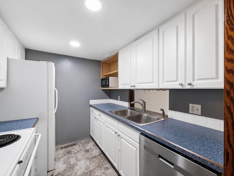 144 W Ticonderoga Drive, Unit E, Westerville, OH 43081 Photo 9