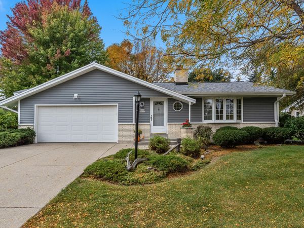W174N9359 Devon Wood Rd, Menomonee Falls, WI 53051