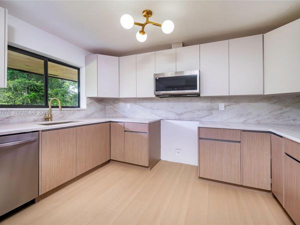 9261 SW 11th St , Miami, FL 33174