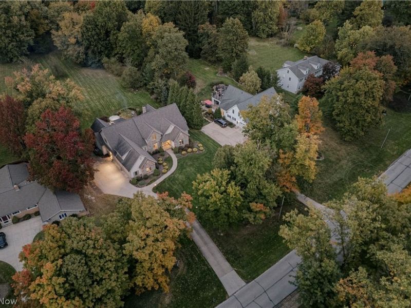 29099 Bolingbrook Road, Pepper Pike, OH 44124 Photo 2