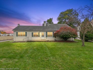 5674 Heathdale Avenue, Warren, Mi 48092