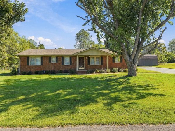 2 Park St , Fayetteville, TN 37334