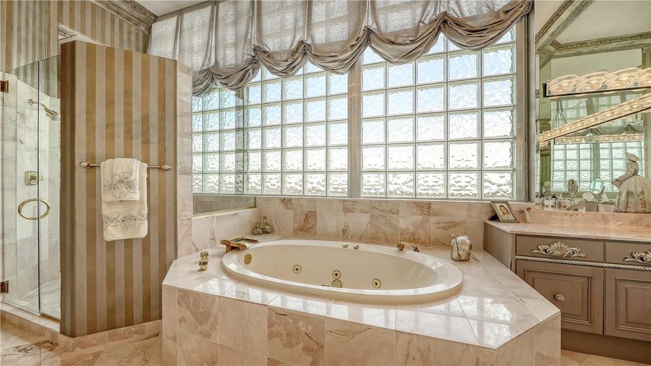 415 L Ambiance Drive, Unit PH-F, Longboat Key, FL 34228 Photo