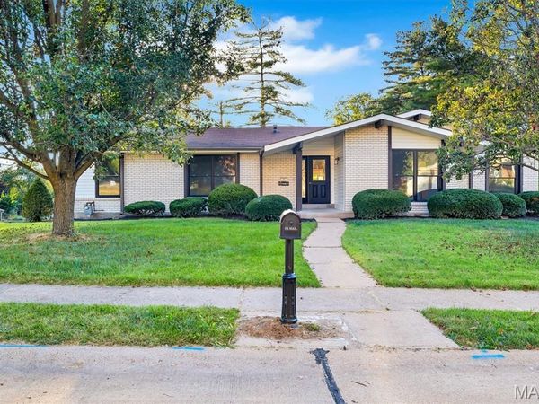 25 Leaside Court, Manchester, MO 63011