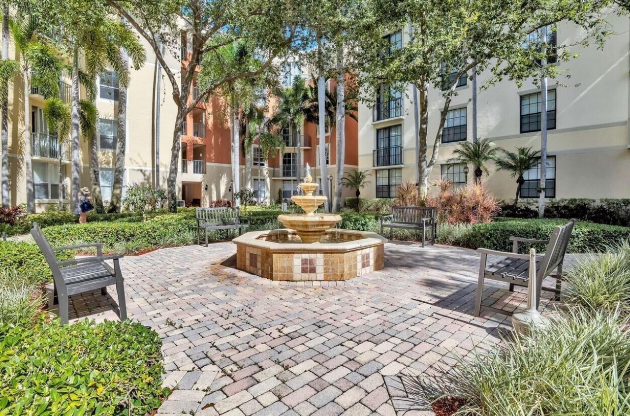630 S Sapodilla Avenue, Unit 308, West Palm Beach, FL 33401 Photo