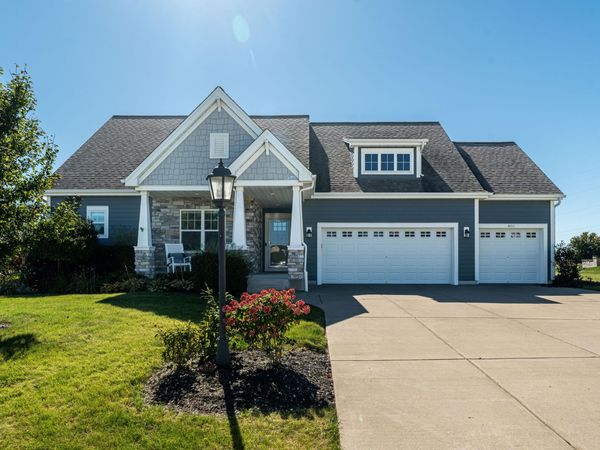 8211 W Highlander Dr, Mequon, WI 53097
