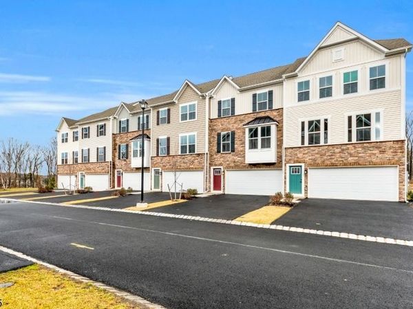 9 Peckwell St, Mount Olive, NJ 07828