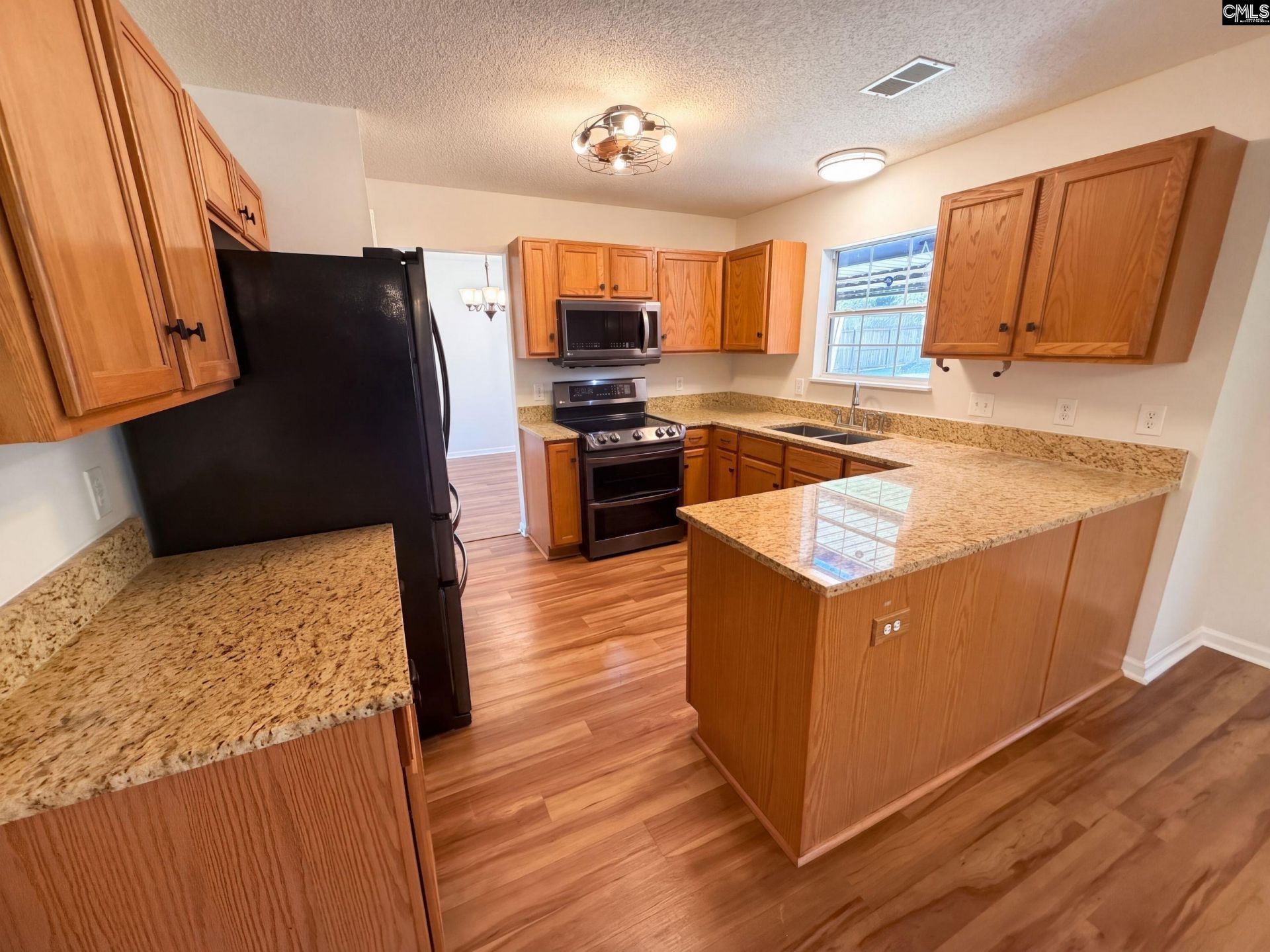 152 Woodcote Drive  Photo 6