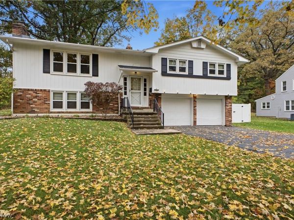 70 N Hillside Road , Canfield, OH 44406