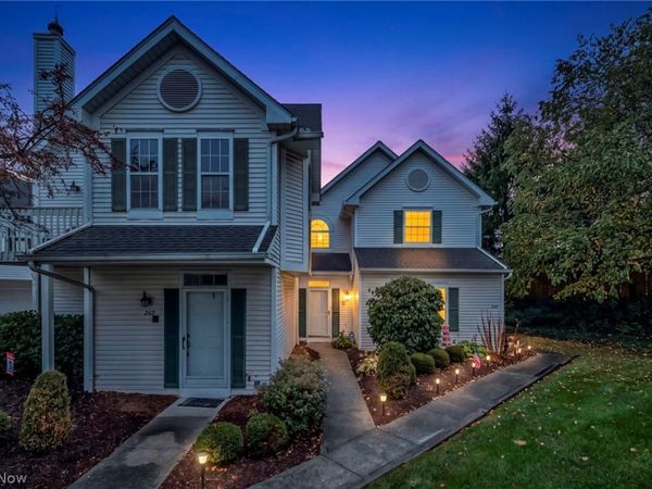 264 Vista Circle , North Olmsted, OH 44070