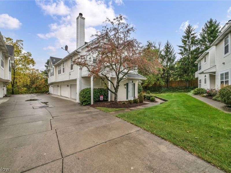 264 Vista Circle, North Olmsted, OH 44070 Photo 4
