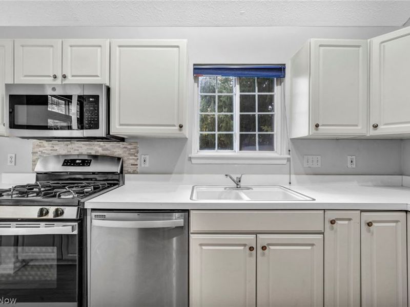 264 Vista Circle, North Olmsted, OH 44070 Photo 8