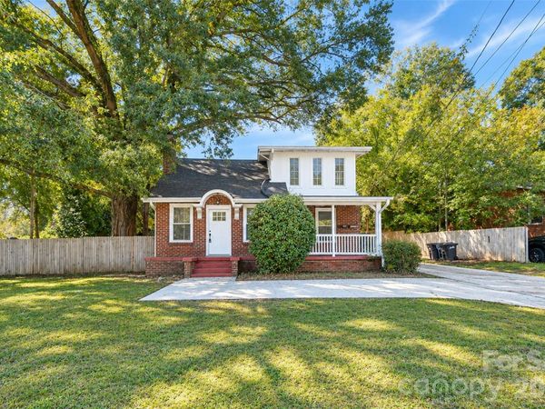 322 Salisbury Road , Statesville, NC 28677