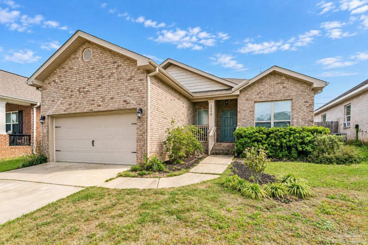 3588 Whitetail Ln, Pensacola, FL 32526 Main Photo