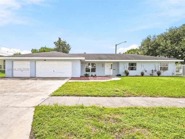 601 Ixoria Ave , Fort Pierce, FL 34982