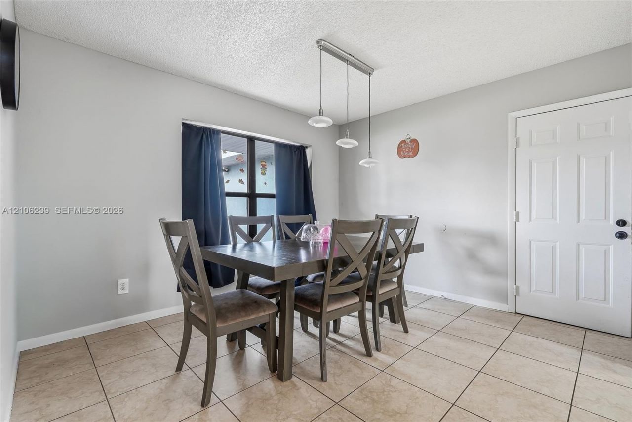 601 Ixoria Ave , Fort Pierce, FL 34982 Photo