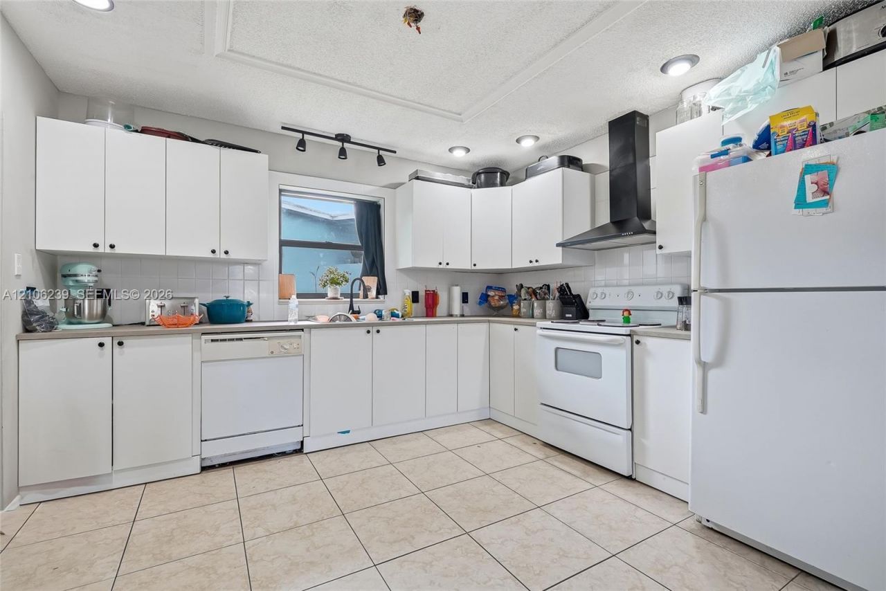 601 Ixoria Ave , Fort Pierce, FL 34982 Photo