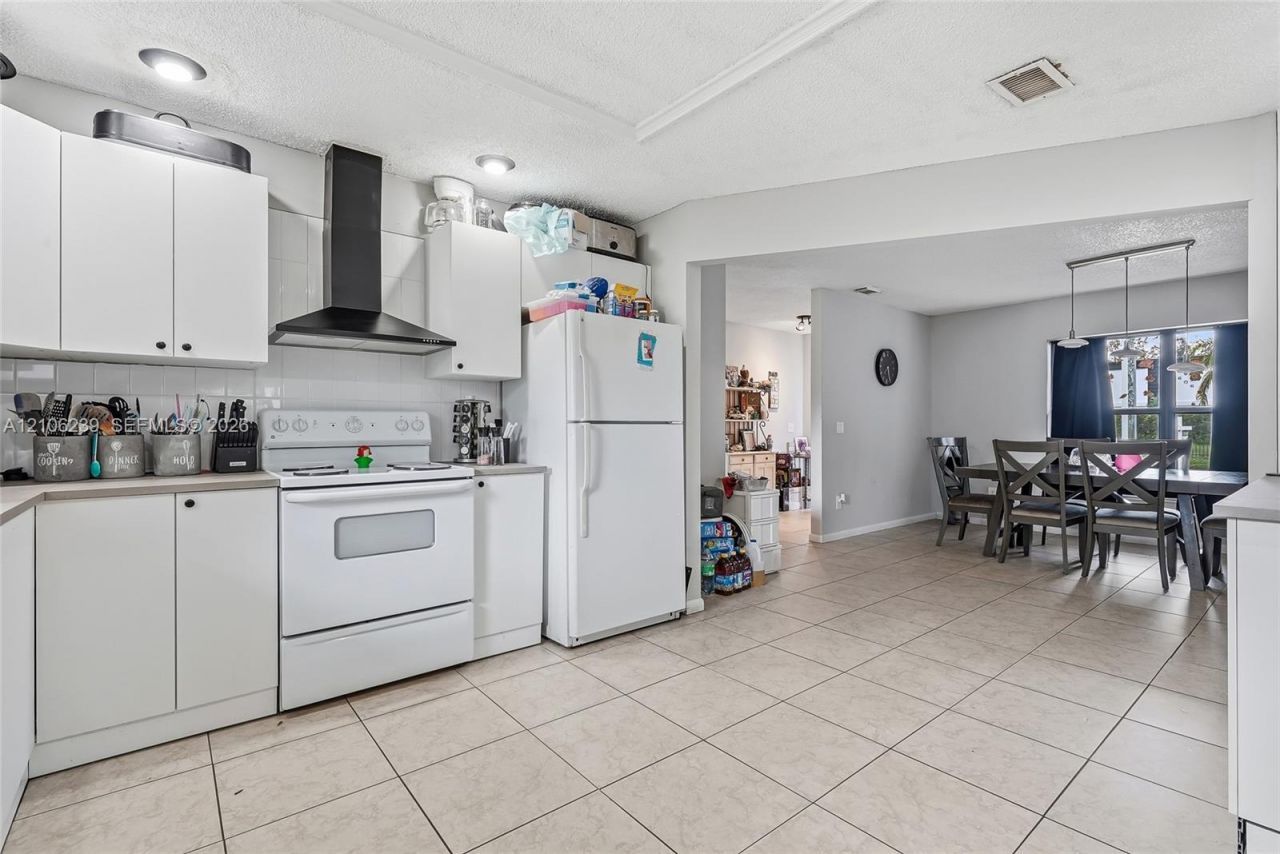 601 Ixoria Ave , Fort Pierce, FL 34982 Photo
